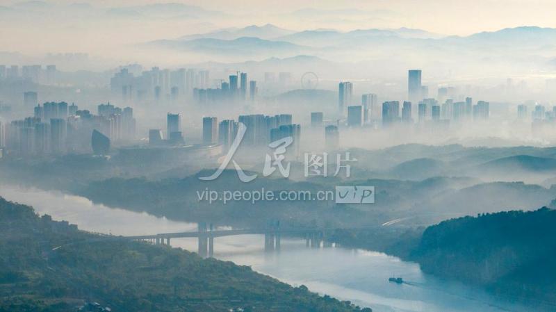 广西柳州:晨雾缭绕如画卷-人民图片网