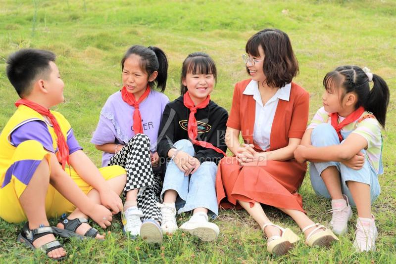 贵州黔西:师生交流谈心-人民图片网