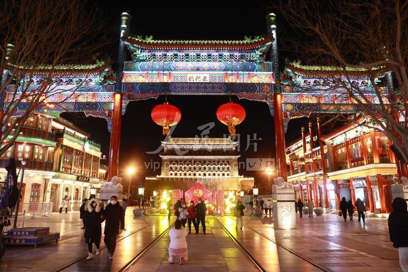 北京前门大街流光溢彩迎春节-人民图片网