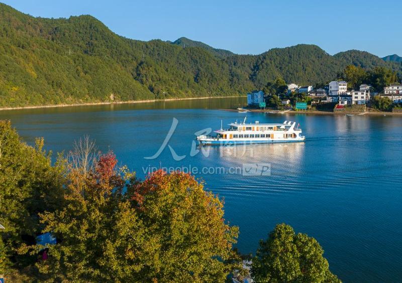 安徽歙县:新安江画廊秋意浓-人民图片网