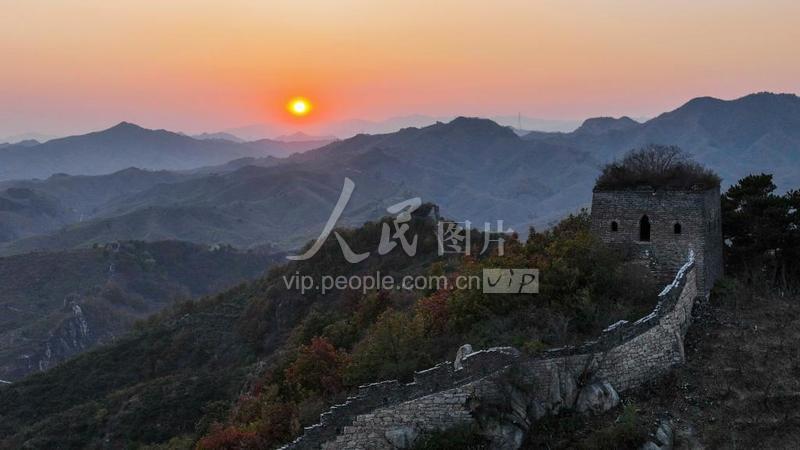 河北遵化:夕阳映长城美景如画卷-人民图片网