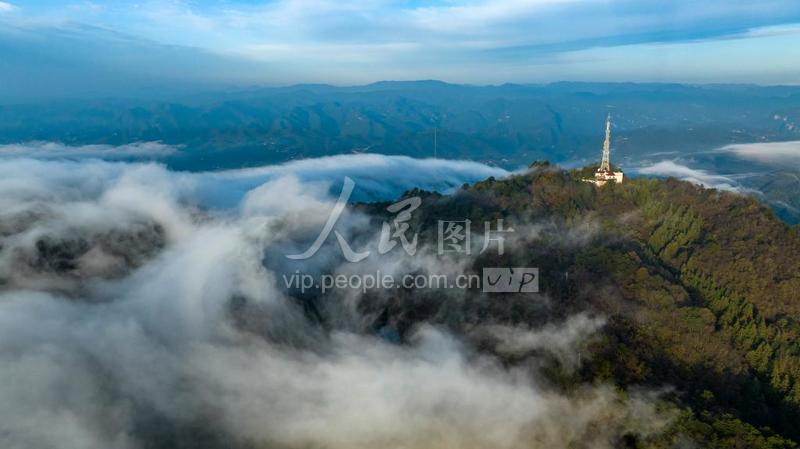 湖北远安:太平顶出现云瀑景观-人民图片网