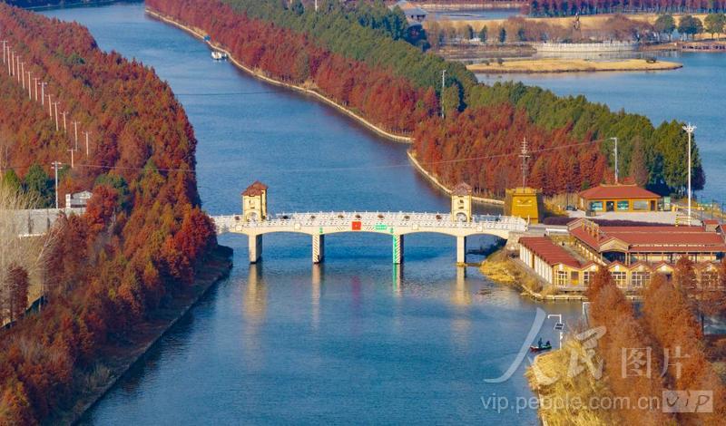 江苏海安：冬日河道景色美-人民图片网