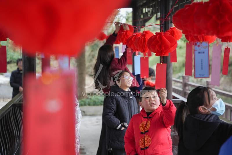 浙江长兴:猜灯谜 迎元宵-人民图片网