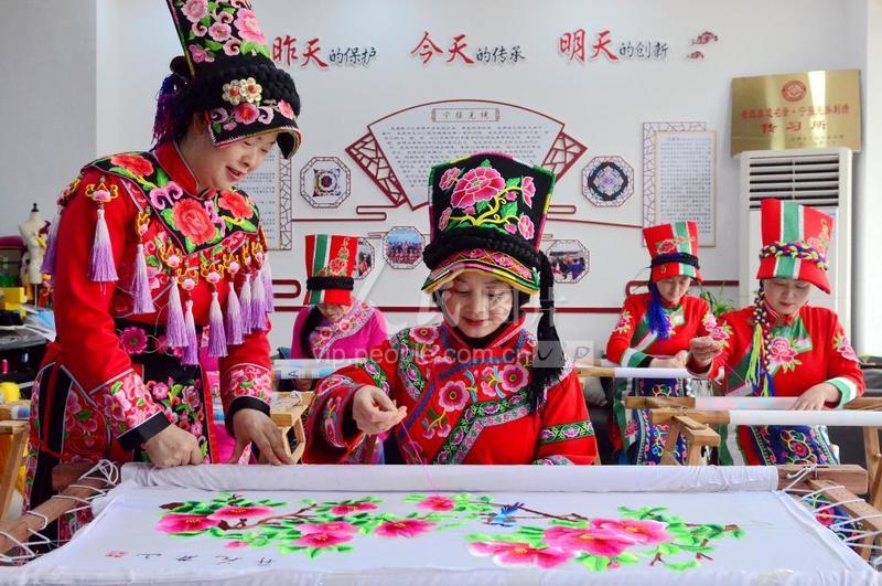 陕西宁强:指尖经济助增收-人民图片网
