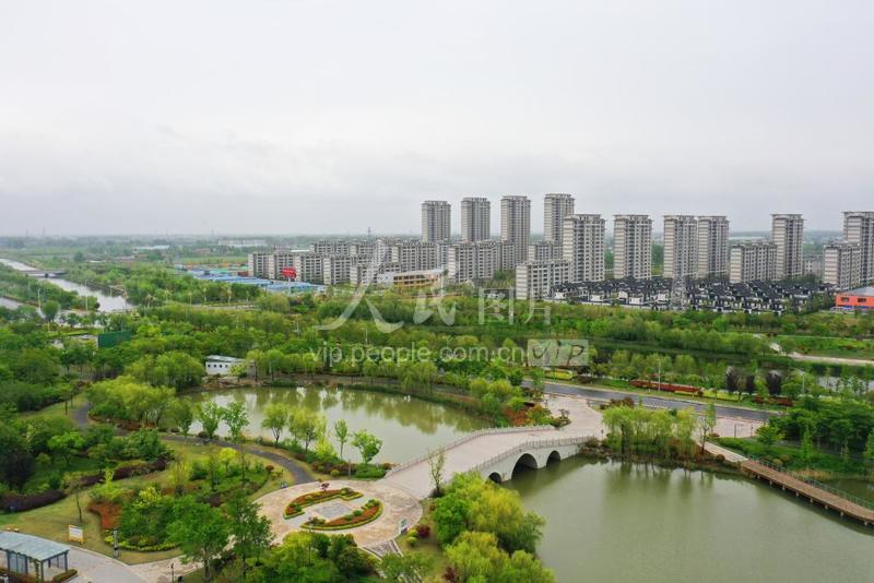 江苏睢宁:改善城市绿化环境-人民图片网