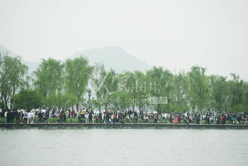 浙江杭州：西湖游人如织-人民图片网