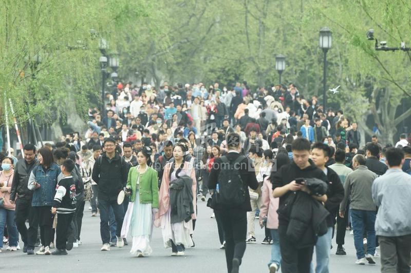 浙江杭州：西湖游人如织-人民图片网