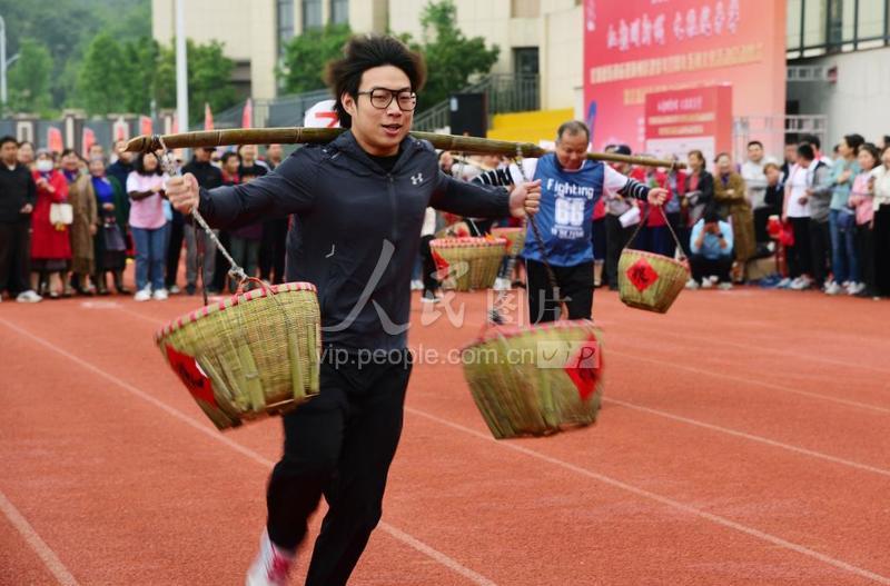 江苏镇江:农民运动会欢乐多-人民图片网