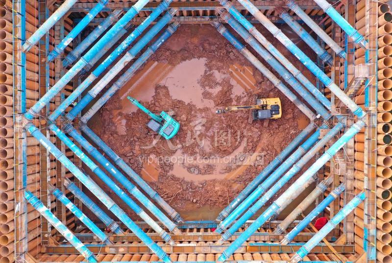 江西泰和:大桥建设施工忙-人民图片网