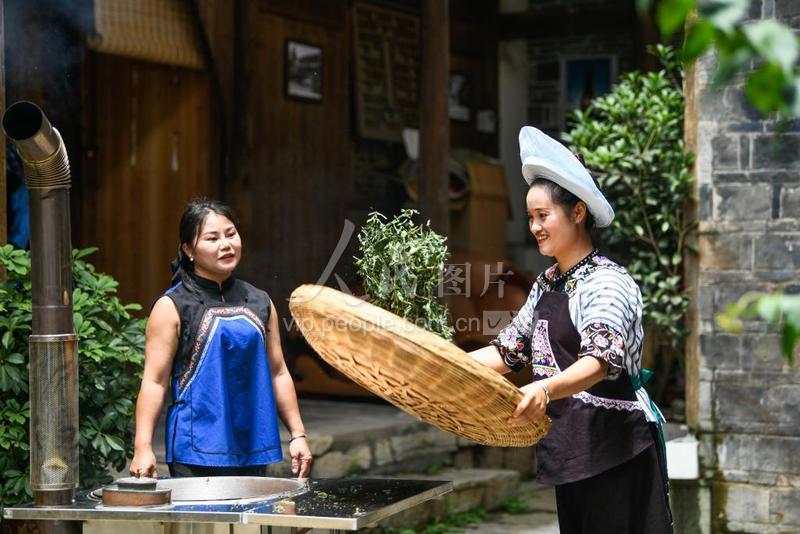 贵州贞丰:手工“娘娘茶”-人民图片网