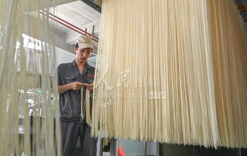 新疆昌吉:挂面企业生产忙-人民图片网