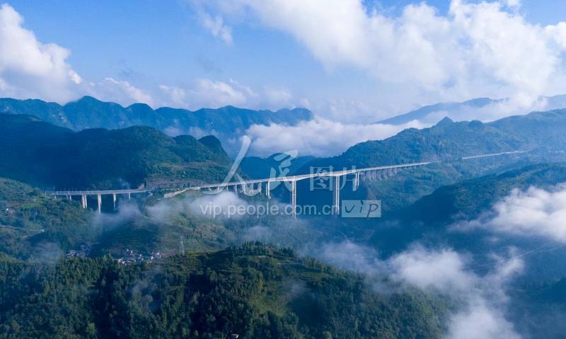 贵州纳雍:高速公路建设助力乡村振兴-人民图片网