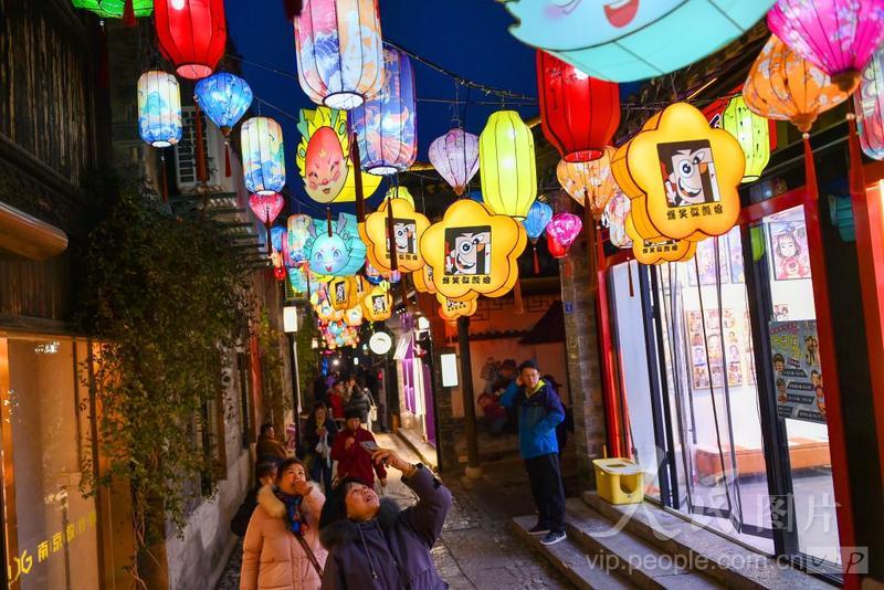 江苏南京：秦淮灯会璀璨亮灯-人民图片网