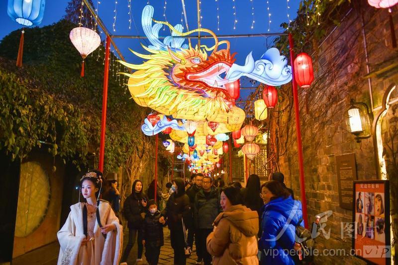 江苏南京：秦淮灯会璀璨亮灯-人民图片网