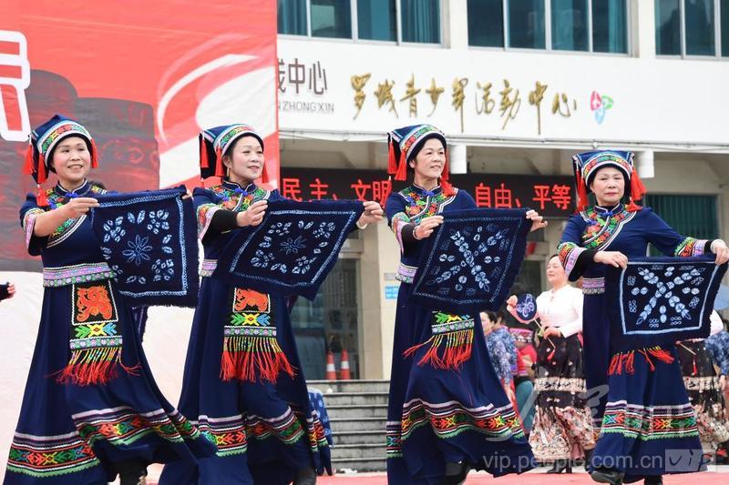 广西罗城：非遗展演迎新春-人民图片网