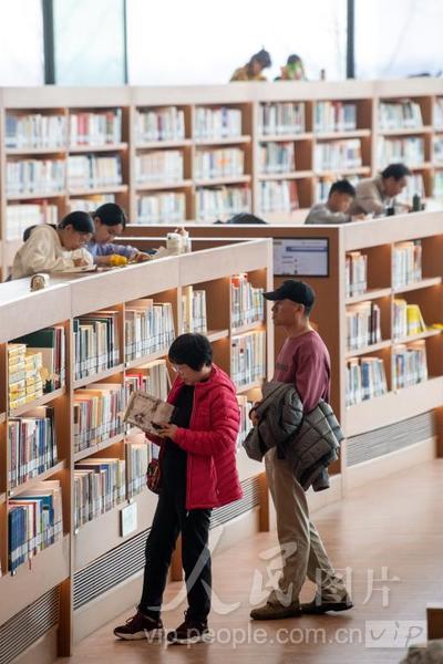 北京:书香伴长假 阅读过大年-人民图片网