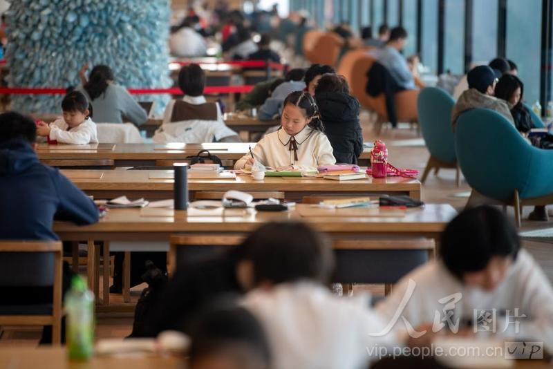 北京:书香伴长假 阅读过大年-人民图片网