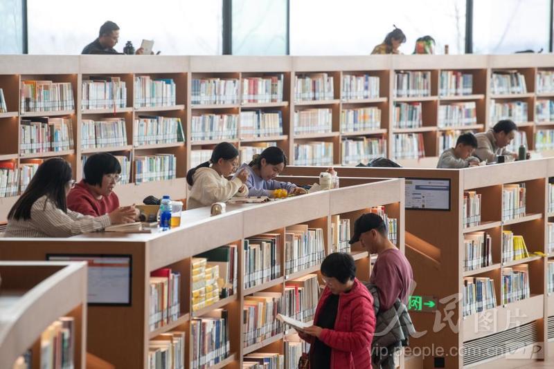 北京:书香伴长假 阅读过大年-人民图片网