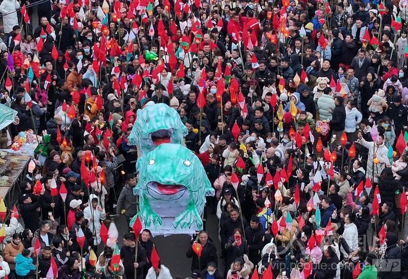 四川南充：“蛴蟆节”万人祈福 场面壮观-人民图片网