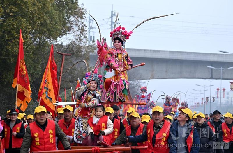 浙江义乌:少年版非遗“抬阁翘”-人民图片网