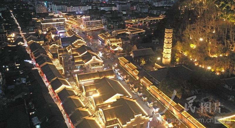 浙江临海:古街张灯结彩迎新春-人民图片网