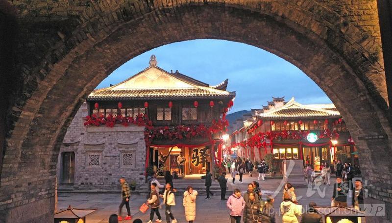 浙江临海:古街张灯结彩迎新春-人民图片网