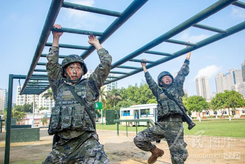 广西北海:武警特战队员开展多课目强化训练-人民图片网