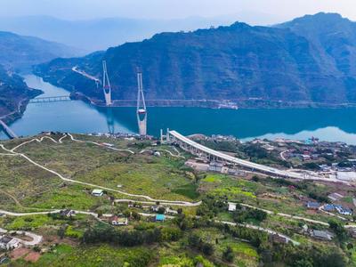 云南绥江新市金沙江特大桥建设有序推进