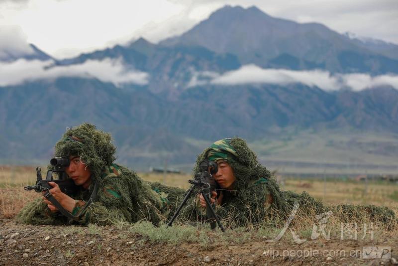 新疆克拉玛依:武警反恐演练  强化实战能力