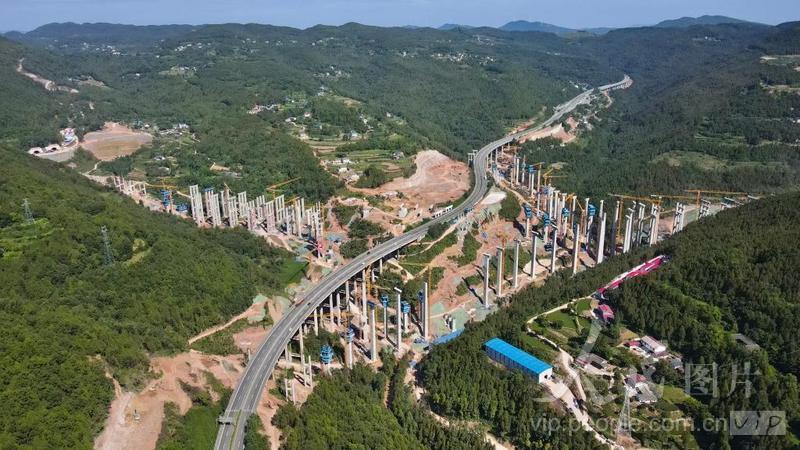 四川广元:高速建设忙-人民图片网