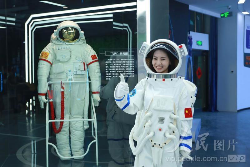 甘肃酒泉:认知中国航天 感受科技魅力-人民图片网
