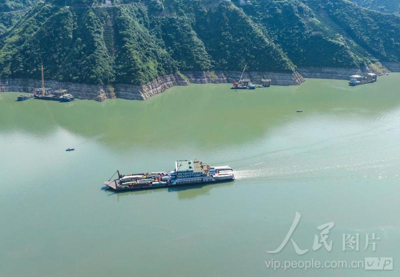 湖北秭归:三峡锚地建设忙-人民图片网