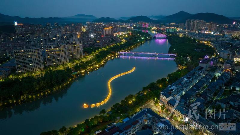 安徽宁国：“巨龙”夜游迎端午-人民图片网