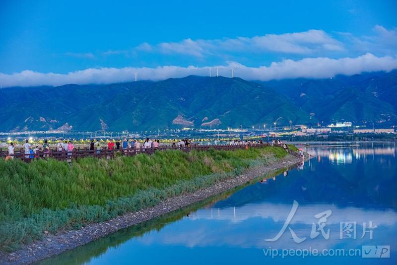 山西运城:盐湖美景醉游人-人民图片网