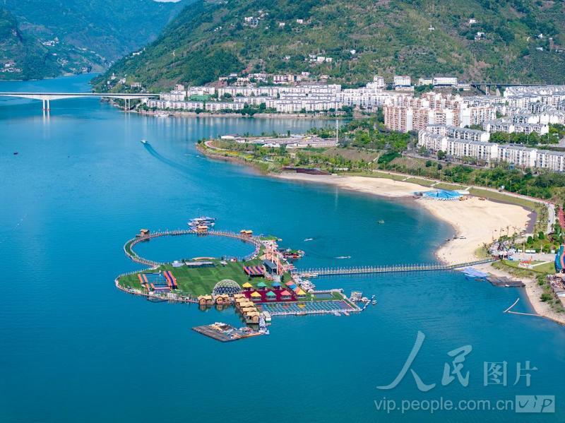 云南绥江:玩转水上乐园-人民图片网
