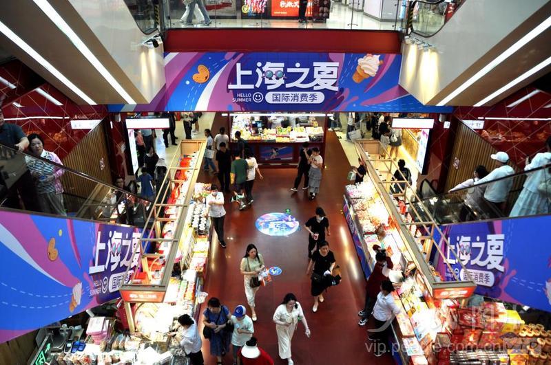 首届“上海之夏”国际消费季启动 南京路商业街人头攒动-人民图片网