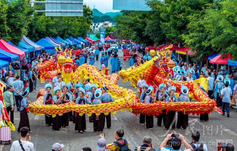贵州贞丰: “六月六”布依风情节热闹非凡-人民图片网