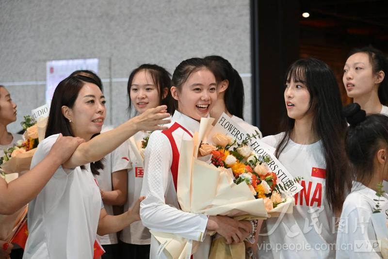 重庆：巴黎奥运冠军艺术体操丁欣怡载誉归来-人民图片网