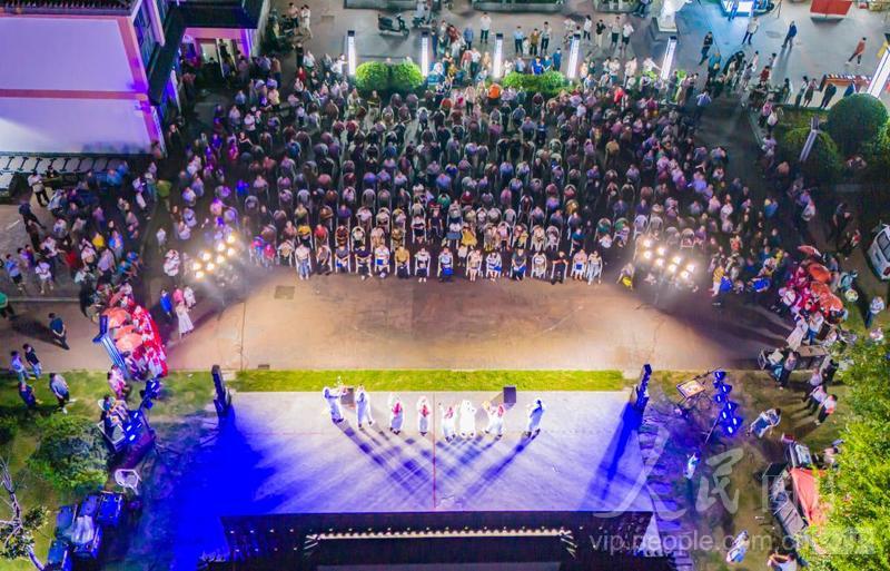 江苏宿迁：纳凉晚会点亮夏夜-人民图片网